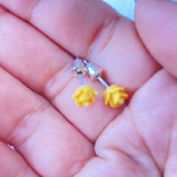 BNWT Yellow Rose Stud Earrings - Sunny and Floral - Picture 5 of 9